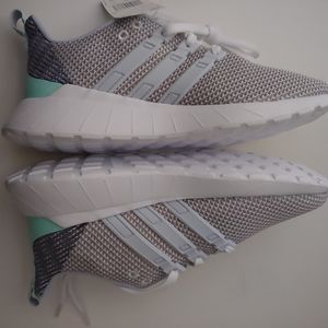 Adidas Questar Kids size 5/Women size 7